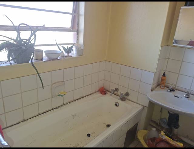 BEDROOM APARTMENT FOR SALE IN COMMERCIA